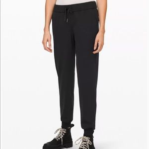 Lululemon On The Fly Jogger 28” Woven